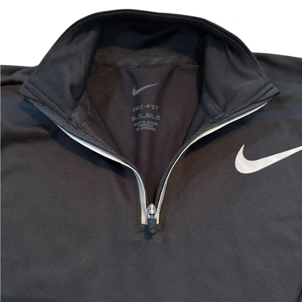 Girls Nike Dri fit long sleeve top & joggers. Both are XS EUC